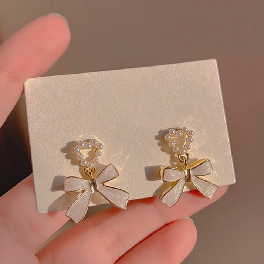 Fashionable And Individual Pearl Bow Earrings