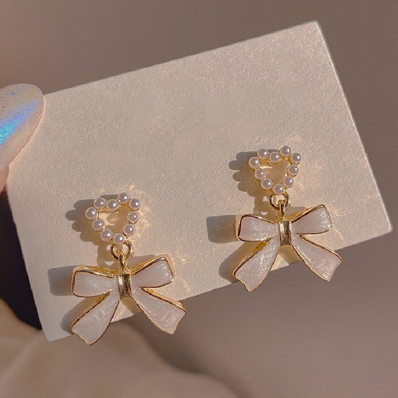Fashionable And Individual Pearl Bow Earrings
